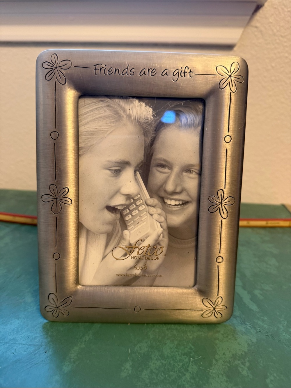 Y2K 07 Fetco Silver Floral Accent 'Friends are a‎ Gift' Photo Frame